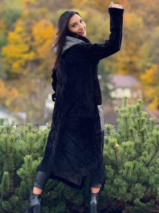 Haina din astrahan cu 2 fete [9]