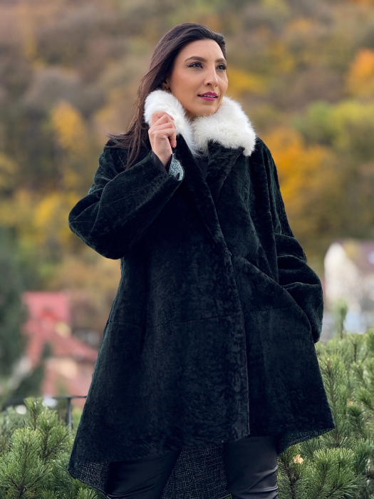 Haina din astrahan  cu blana naturala alba [3]