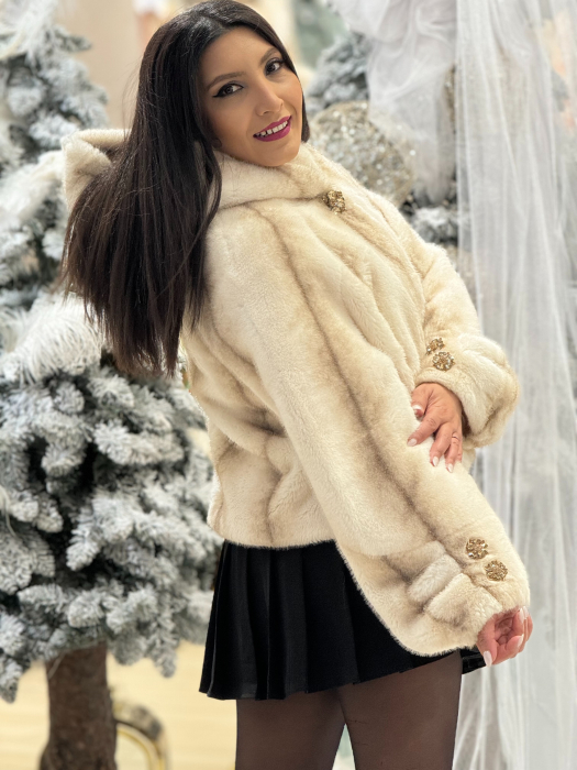 Blanita cu nasture decorativ [5]