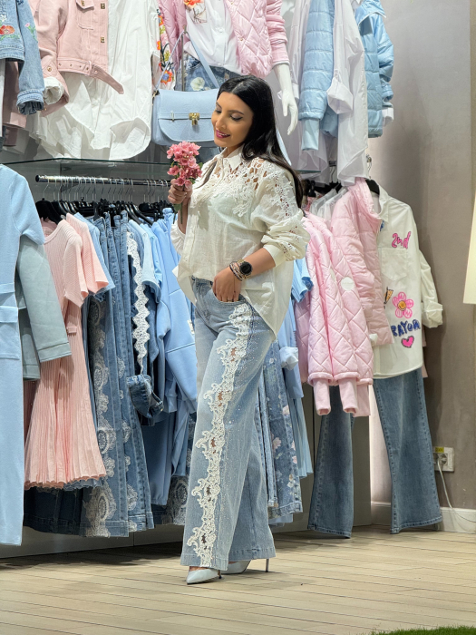 Blugi cu aplicatii laterale din dantela si insertii cu strasuri [3]