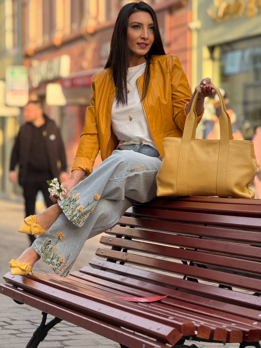 Blugi evazati cu broderie cu pietricele cu galben [8]