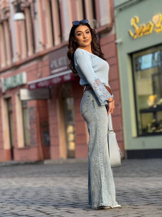 Blugi evazati cu curea in talie [4]