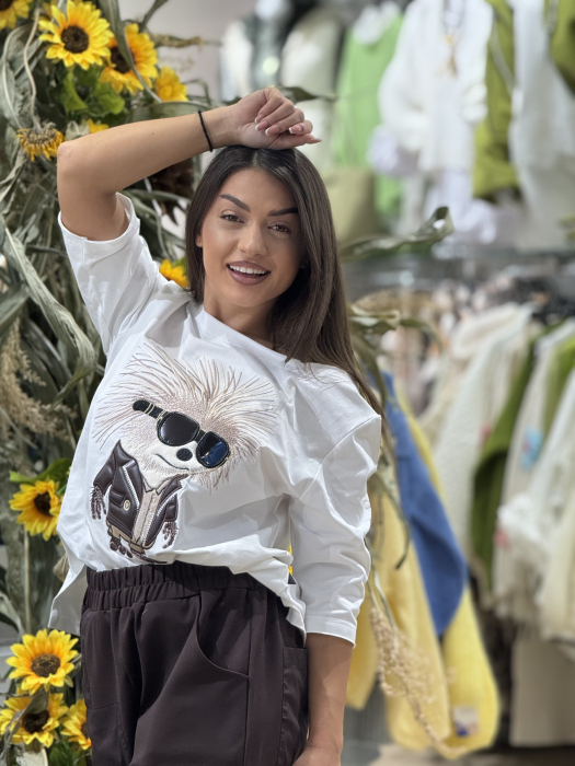 Bluza alba cu arici brodat [3]