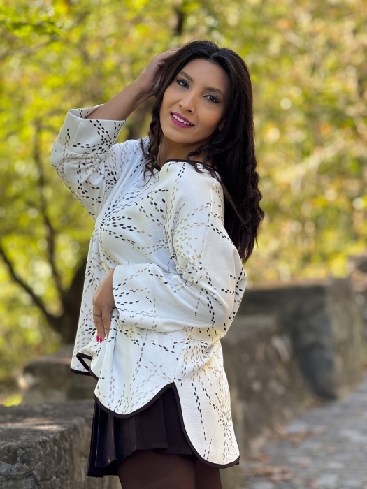 Bluza alba cu detaliu pe spate [5]