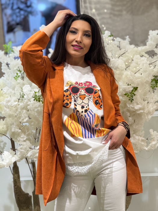 Bluza alba cu imprimeu artistic [5]