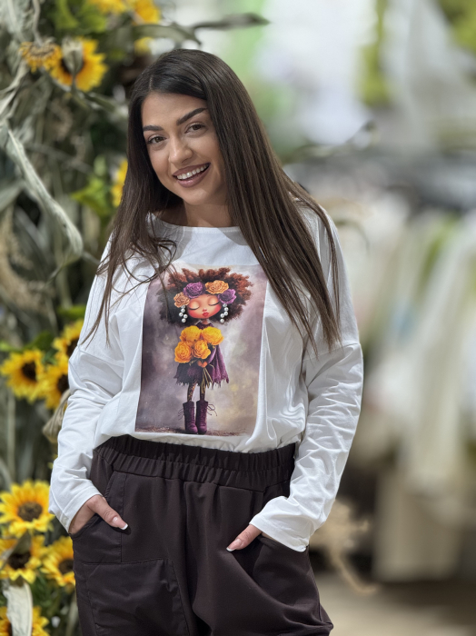 Bluza alba cu imprimeu fetita cu flori colorate [3]