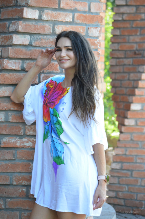 Bluza alba cu imprimeu floare mare [3]