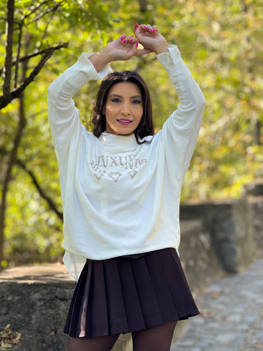Bluza alba cu imprimeu,,Luxury Diamonds" [5]
