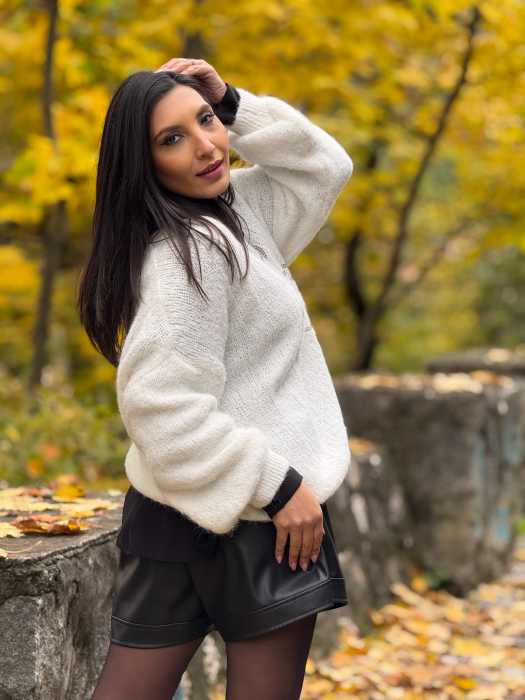 Bluza alba cu ursulet [3]