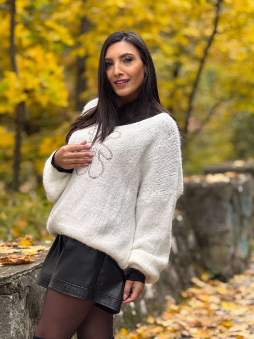 Bluza alba cu ursulet [2]
