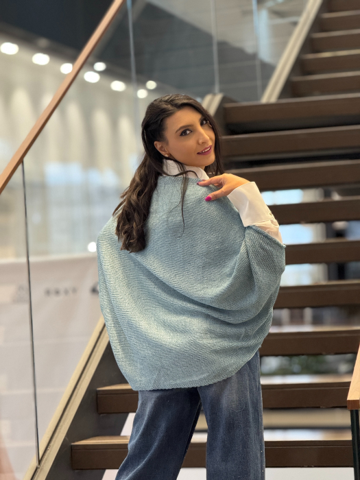 Bluza asimetrica cu emblema [4]