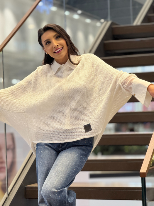 Bluza asimetrica cu emblema [1]
