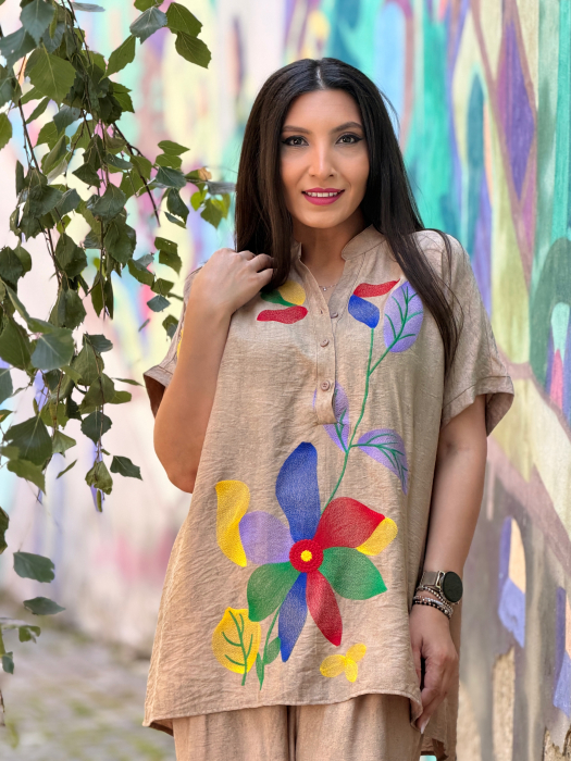 Bluza bej cu broderie florala multicolora [3]