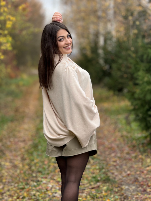 Bluza bej cu detalii brodate [4]