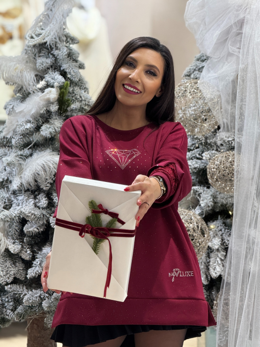 Bluza bordo cu maneca din dantela si imprimeu diamant [6]