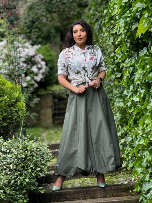 Bluza brodata cu imprimeu floral in tonuri naturale [4]