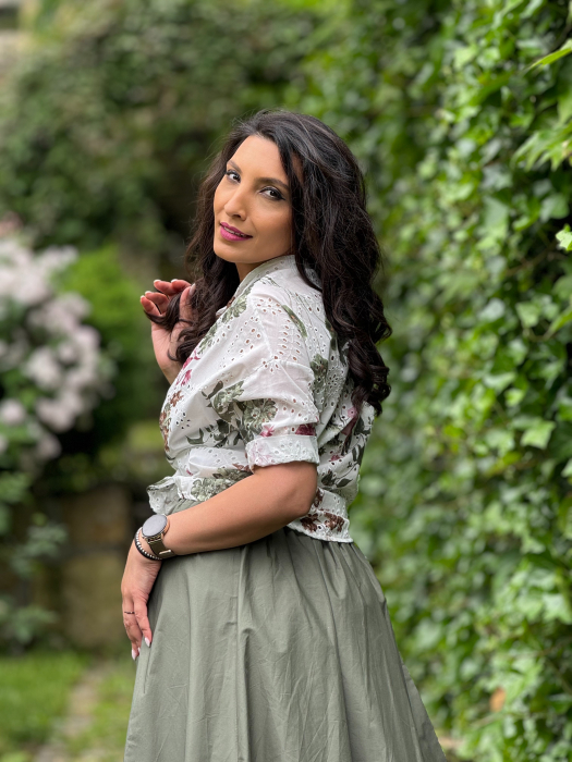 Bluza brodata cu imprimeu floral in tonuri naturale [3]