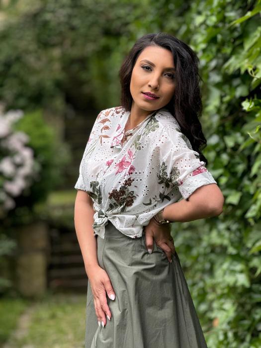 Bluza brodata cu imprimeu floral in tonuri naturale [2]