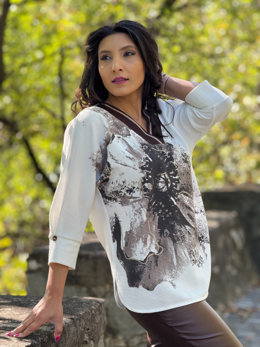Bluza cu anchior si detaliu floare [2]