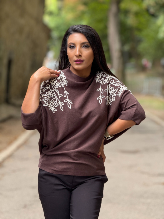 Bluza cu broderie florala [4]
