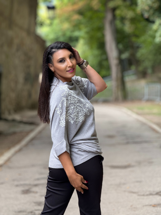 Bluza cu broderie florala [4]