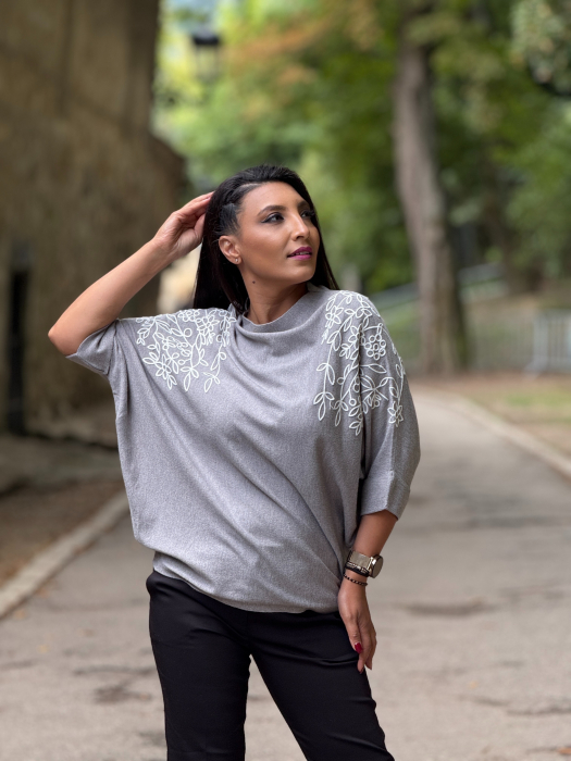 Bluza cu broderie florala [3]