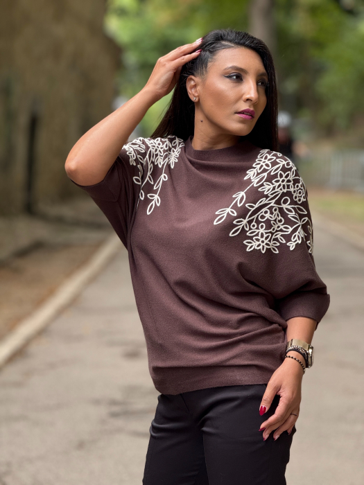Bluza cu broderie florala [2]