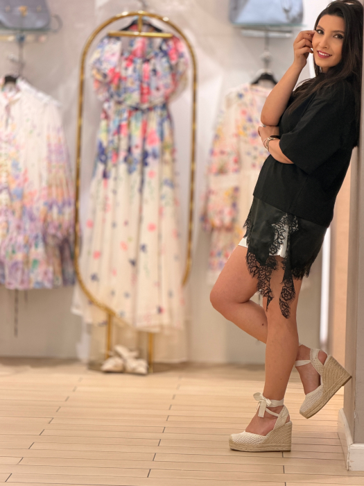 Bluza cu dantela aplicata in partea de jos [3]