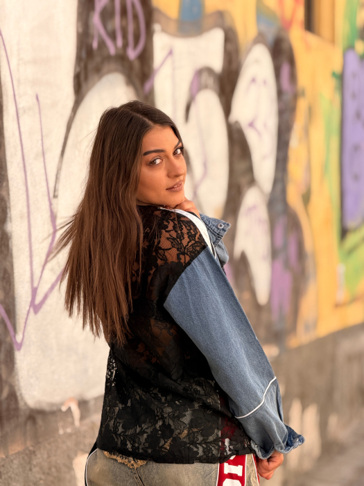 Bluza cu dantela si maneci din denim [4]