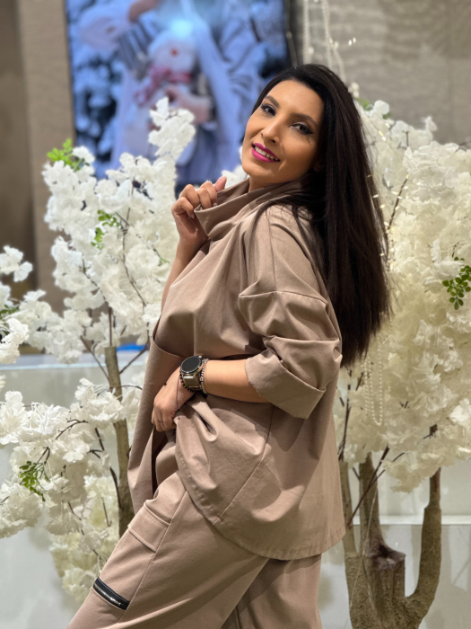 Bluza cu design petrecut si guler lejer [3]