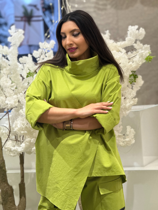 Bluza cu design petrecut si guler lejer [2]