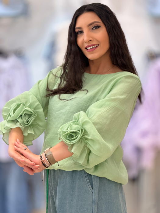 Bluza cu floare la mana [2]