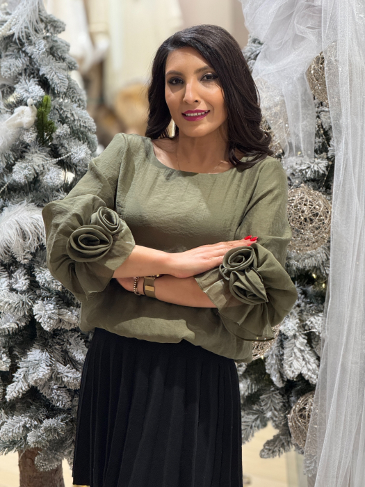 Bluza cu floare la mana [2]