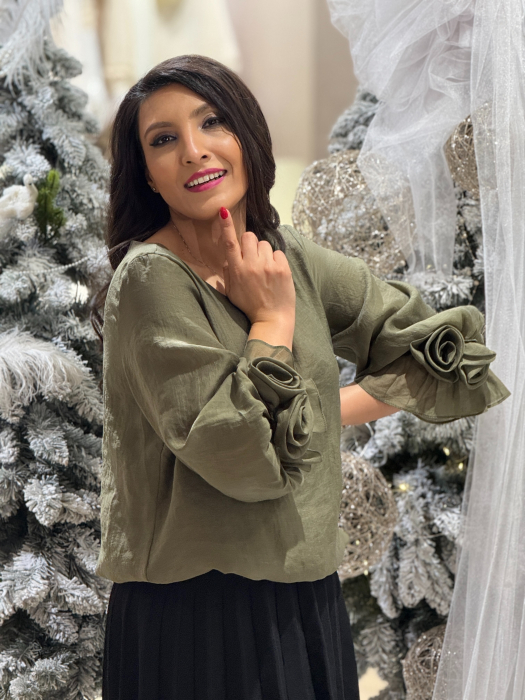 Bluza cu floare la mana [4]