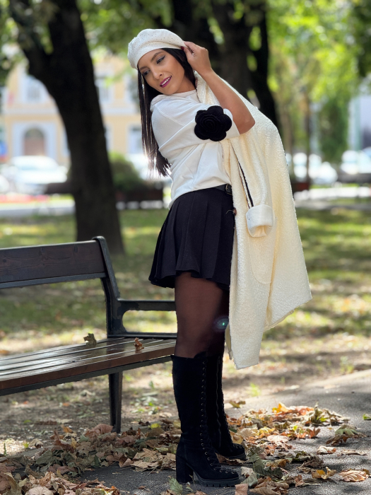 Bluza cu floare la maneca [2]