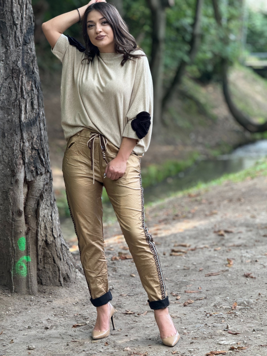 Bluza cu floare la maneca [3]