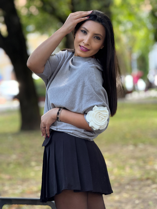 Bluza cu floare la maneca [3]