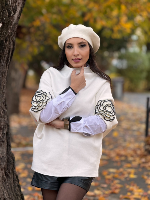 Bluza cu flori aplicate pe mana [7]