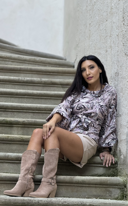 Bluza cu imprimeu frunze si decolteu la baza gatului [4]