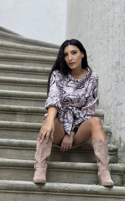 Bluza cu imprimeu frunze si decolteu la baza gatului [3]
