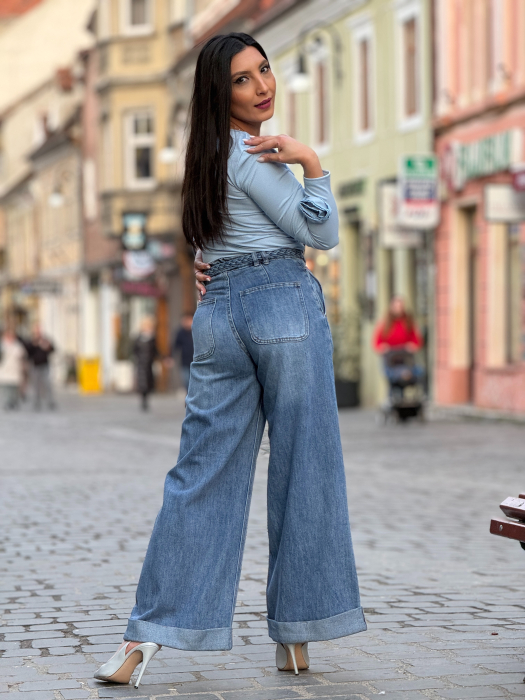 Bluza cu maneci lungi si detaliu floral aplicat [5]