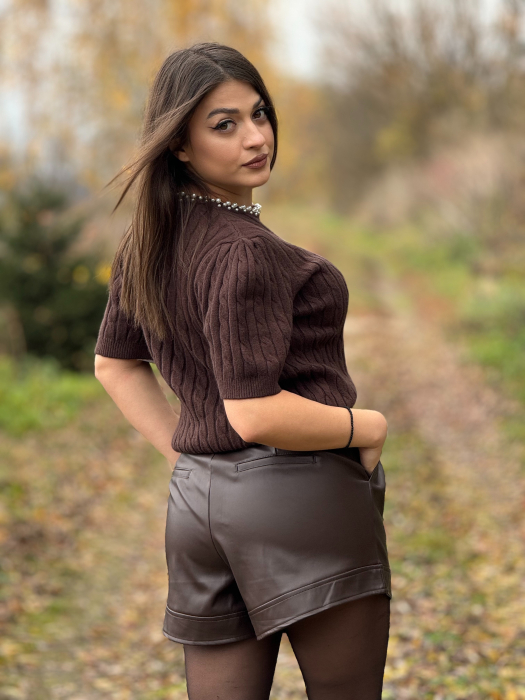 Bluza cu perlute la gat [3]