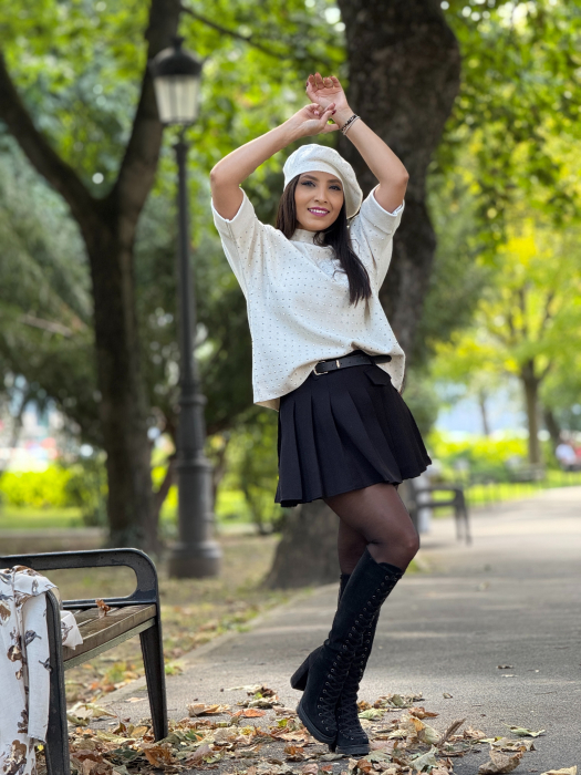 Bluza cu pietricele aplicate [5]