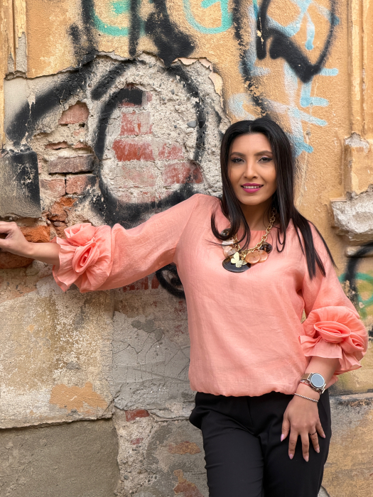 Bluza cu trandafiri la mana [4]