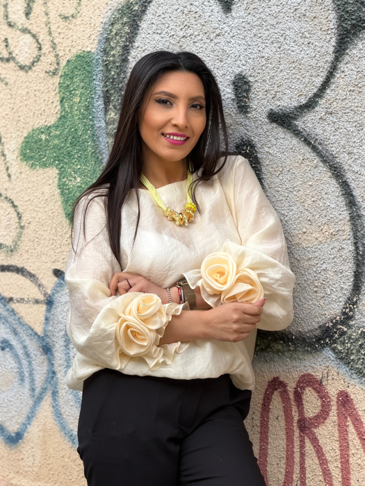 Bluza cu trandafiri la mana [3]