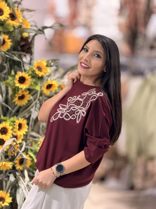 Bluza din vascoza bordo cu broderie decorativa [3]