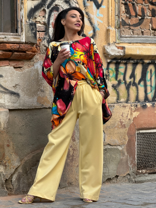 Bluza din vascoza cu colturi si imprimeu floral [2]