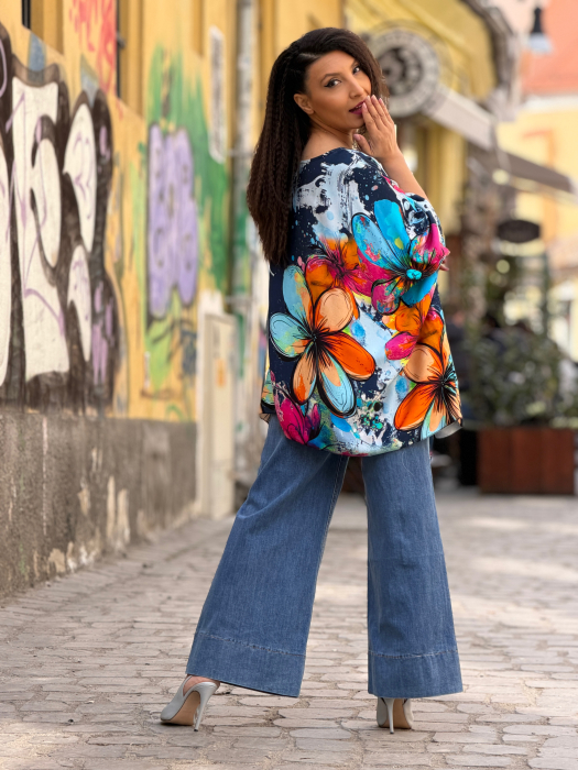 Bluza din vascoza cu colturi si imprimeu floral [4]