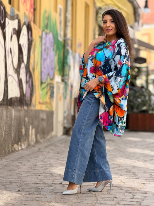 Bluza din vascoza cu colturi si imprimeu floral [3]