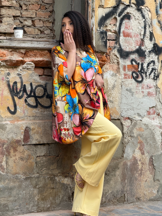 Bluza din vascoza cu colturi si imprimeu floral [2]